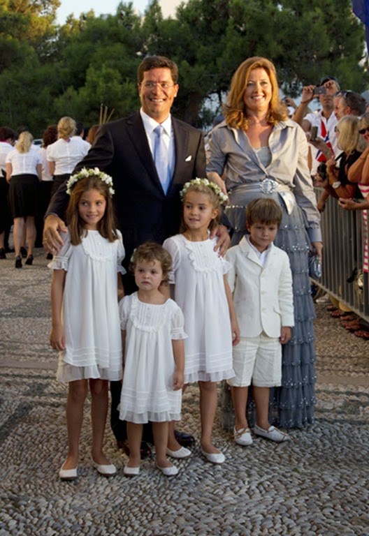 Alexia de Grecia, hermana del novio, con su marido, Carlos Morales, y sus hijos  Arrieta, Ana María, Carlos y Amelia