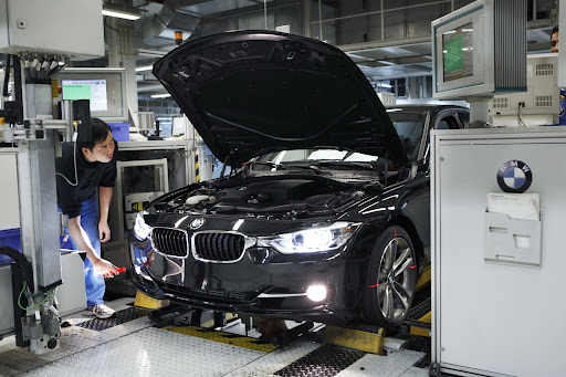 2012-BMW-3-Series-26.jpg