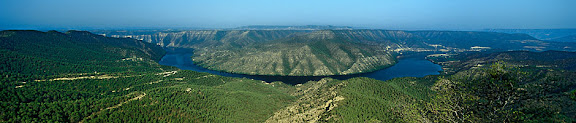 Meandre de l'Ebre des d'AlmatretA l'altra llera, el municipi de Mequinença, la Franja, AragóAlmatret, el Segrià, Lleida2002.08