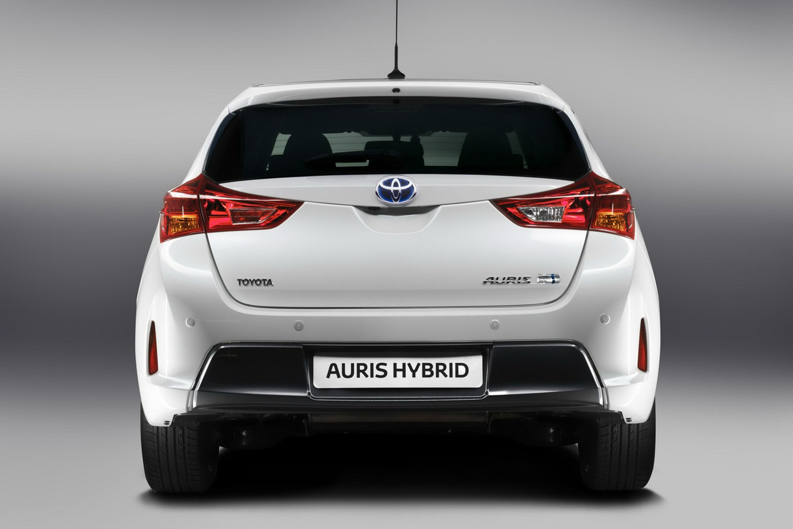 [2013-Toyota-Auris-Hybrid-4%255B2%255D.jpg]