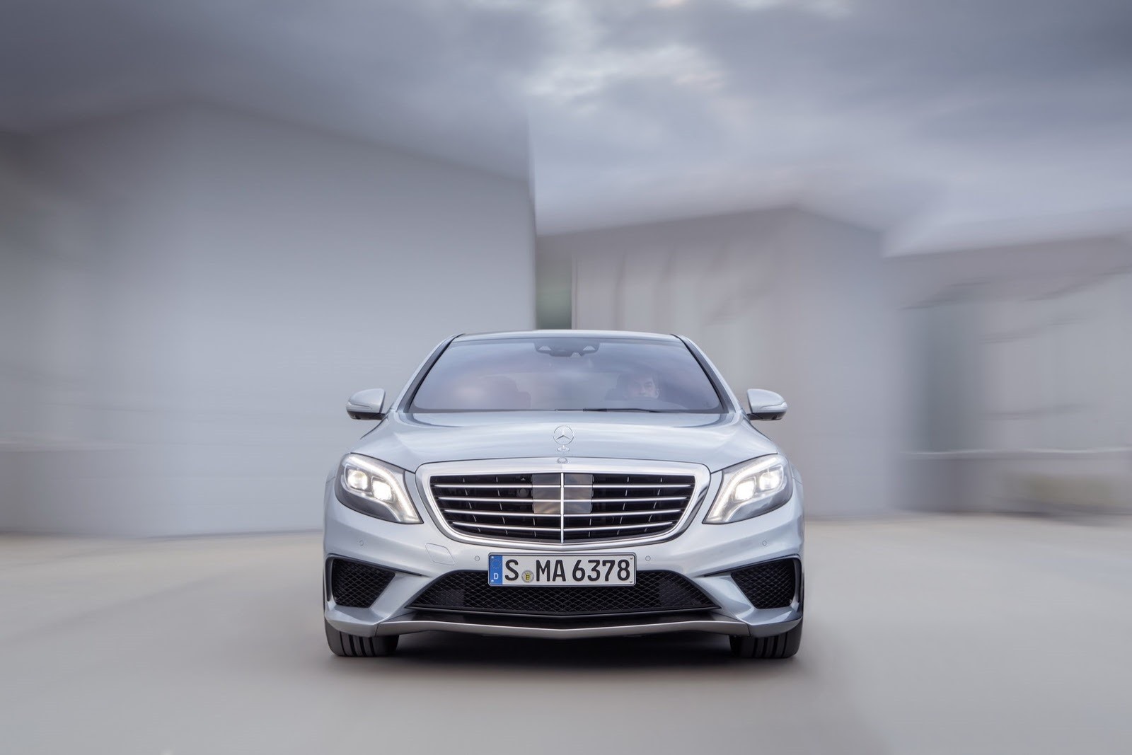 [2014-Mercedes-Benz-S63-AMG-9%255B2%255D%255B2%255D.jpg]