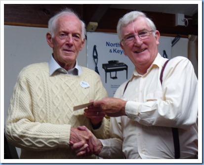 Club President, Gordon Sutherland, thanking Rendall for his wonderful Concert. Photo courtesy of Peter Littlejohn.
