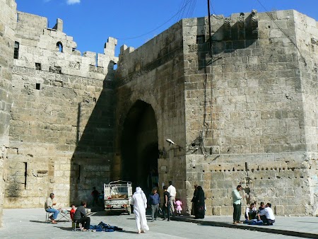 29. Zidurile cetatii Alep.JPG
