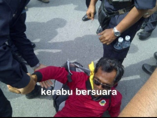 Live Bersih 3.0! Seorang anggota unit amal ditangkap.