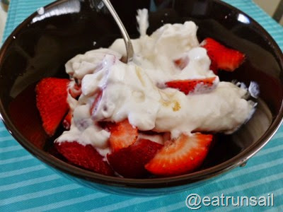 June 11 yogurt and strawberries breakfast 001