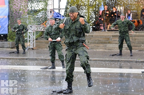 Фотографии с показательных выступлений СОБР и ОМОН в Волгограде