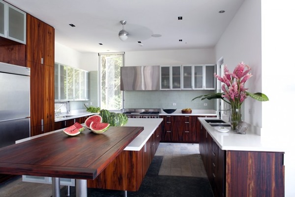 Casa torcida /arquitectos spg cocina-con-isla-muebles-madera