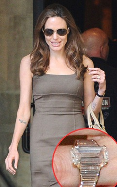 Brad Pitt &  Angelina Jolie Engagement Ring