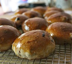 sourdough-hot-cross-buns_125