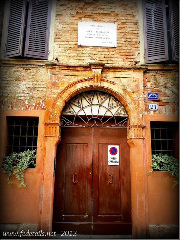 Portoni della città 1, Ferrara, Emilia Romagna, Italia - Doorways of the city 1, Ferrara, Emilia Romagna, Italy - Property and Copyrights of (c) FEdetails.net 2013 Portoni della città 1, Ferrara, Emilia Romagna, Italia - Doorways of the city 1, Ferrara, Emilia Romagna, Italy - Property and Copyrights of FEdetails.net
