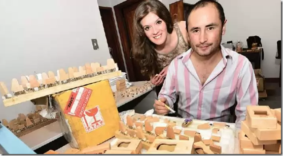 Clomii: Dos emprendedores ensamblan USB con madera de pino y bambú