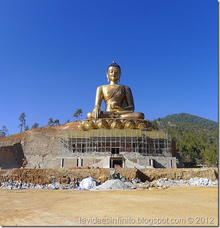 600px-Buddha_Dordenma_statue_on_20th_Nov_2011