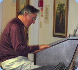 Roy Steen winding-up the Technics GA3 organ