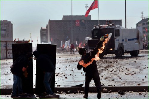Турецкая полиция разгоняет протестующих