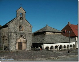 La iglesia de Santiago y el Silo de Carlomagno - Roncesvalles