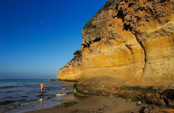 La cala Fonda, platja nudista,  espai natural protegit de la Punta de la Mora,  Tarragona, Tarragonès, Tarragona