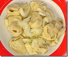 Cappelletti ripieni di cotto e grana con salsa ai carciofi