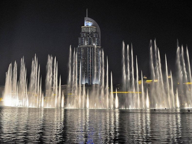 The Dubai Fountain - น้ำพุเต้นรำที่ใหญ่ที่สุดในโลก