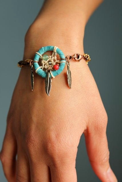 [hipster-fun-photo-blogger-cute-style-hipsters-cool-glasses-dream-catcher-outift-bracelet%255B4%255D.jpg]