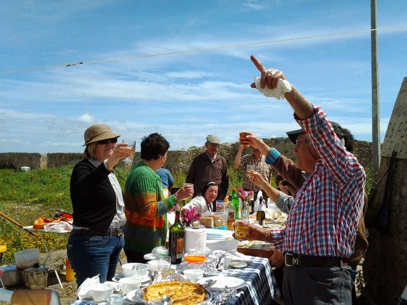 [Amigos%2520da%2520Muralha%252025%2520Abril%25202014%2520023%255B3%255D.jpg]