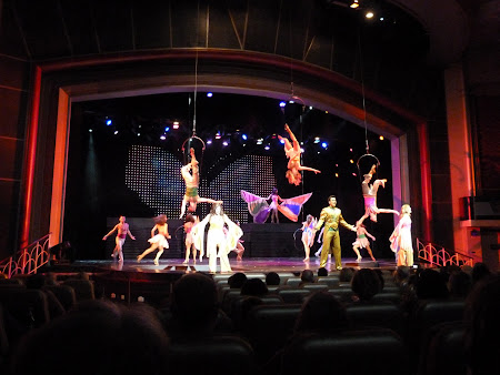 Spectacolul Up in the Air - in teatrul Platinum pe vas croaziera