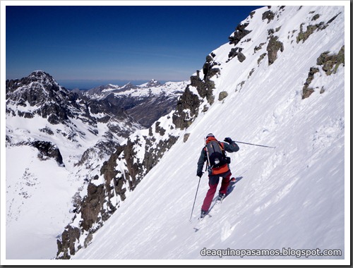 Arista NO y Descenso Cara Oeste con esquís (Pico de Arriel 2822m, Arremoulit, Pirineos) (Isra) 9452