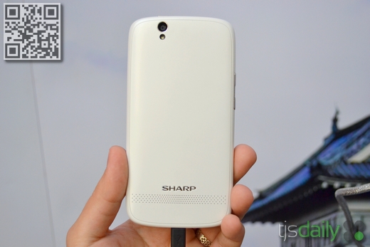 sharp aquos phone sh930w back