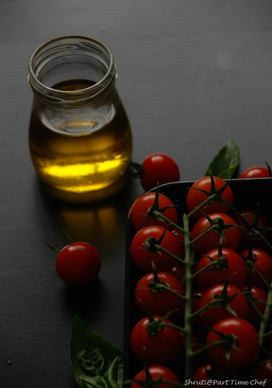 Pasta al Nepolitana Tomatoes basil n olive oil backlit