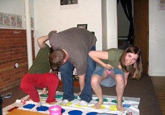 [sexy-twister-party-9976a7%255B2%255D.jpg]