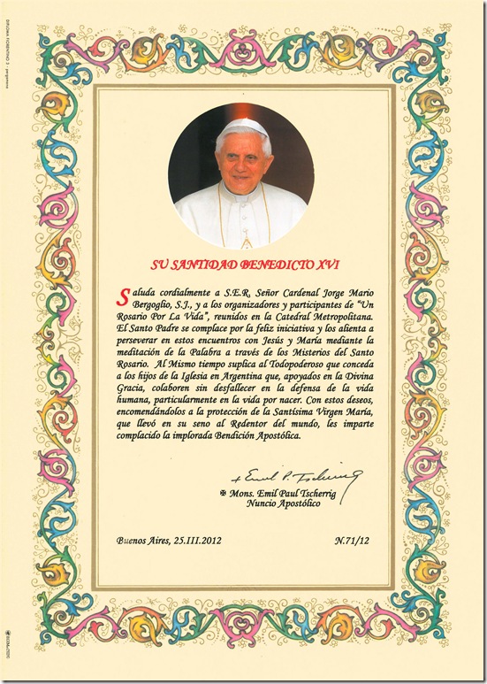 Papa Benedicto XVI- Bendicion a Rosario por la Vida