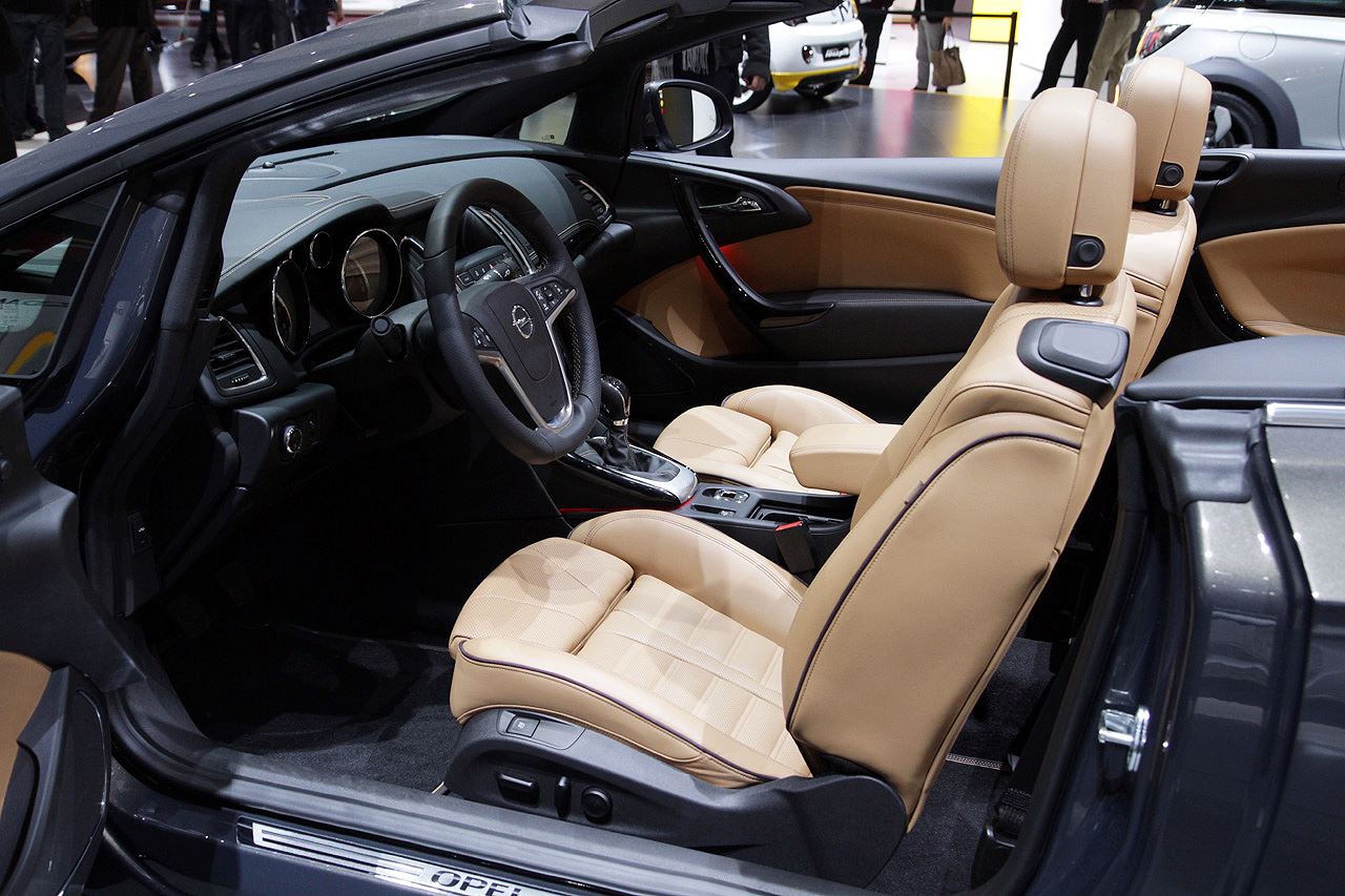 2013_Opel_Cascada_16.jpg