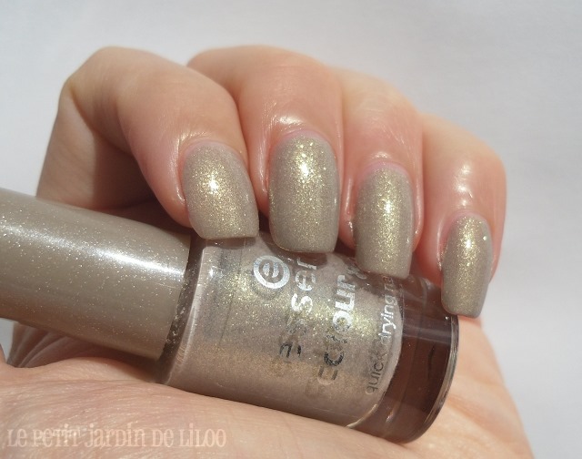 [01-essence-irreplaceable-nail-polish-swatch-review%255B4%255D.jpg]