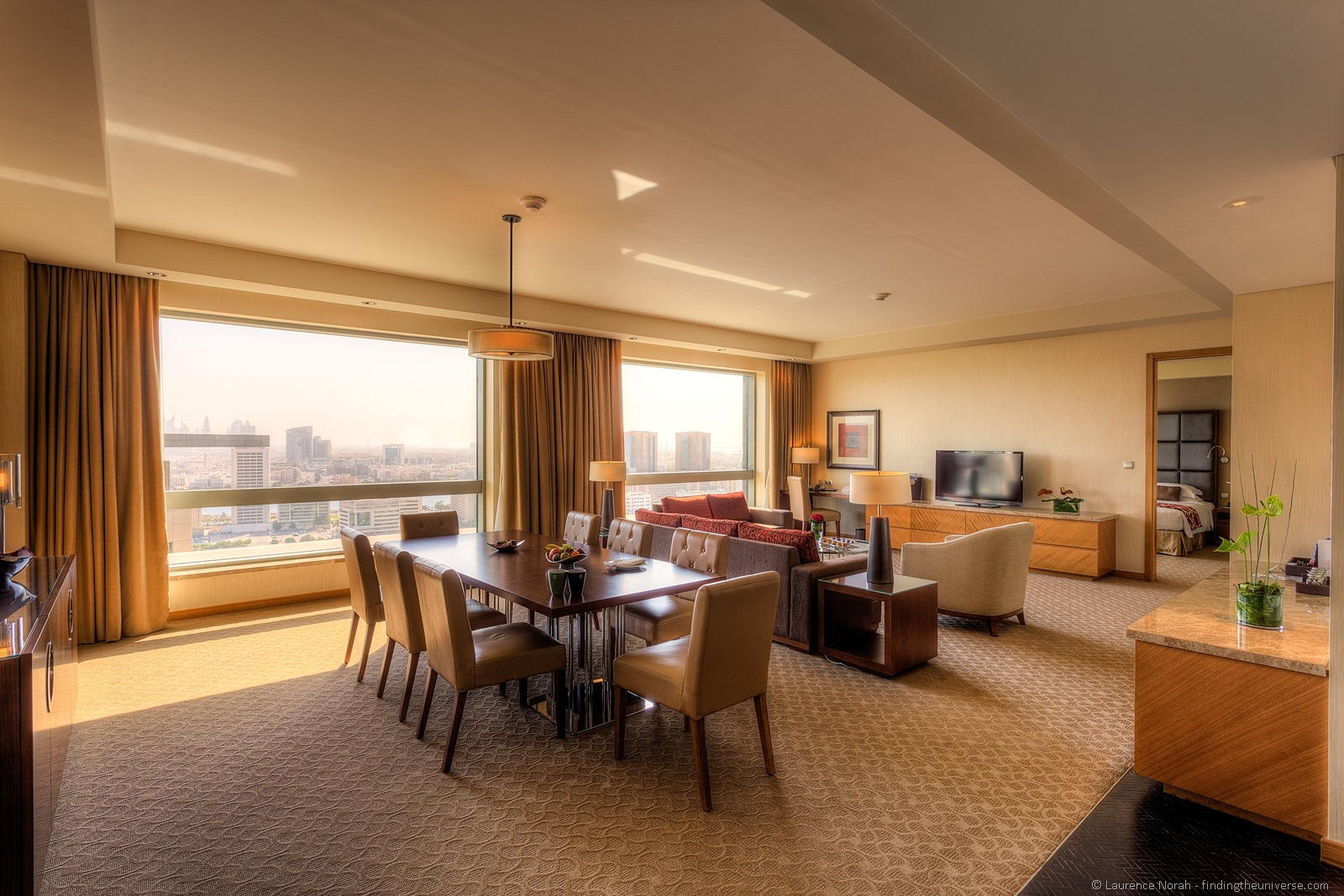 [Hotel-Room-Suite-Dubai-lounge-23.jpg]
