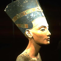 13.- Nefertiti