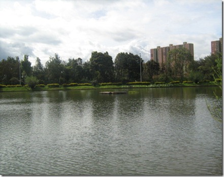 lago parque Simon Bolivar, propicio para actividades naúticas