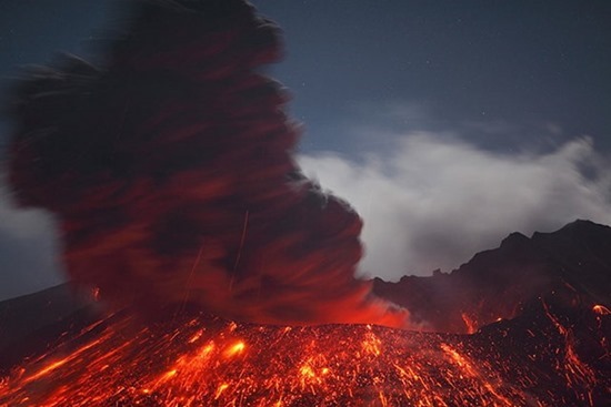 Vulcano em Erupção 05