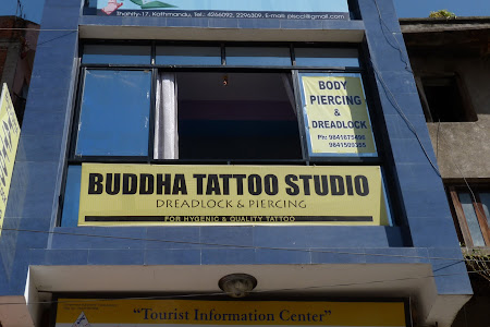 Atelier de piercing in Kathmandu