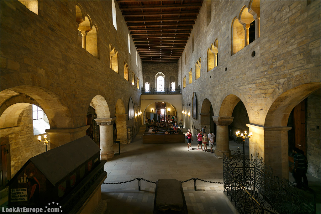 Пражский град, Базилика Св. Георгия (Bazilika Sv. Jiri)