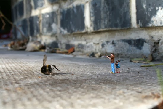 [Cen%25C3%25A1rio%2520Miniatura%2520de%2520Slinkachu%252005%255B3%255D.jpg]