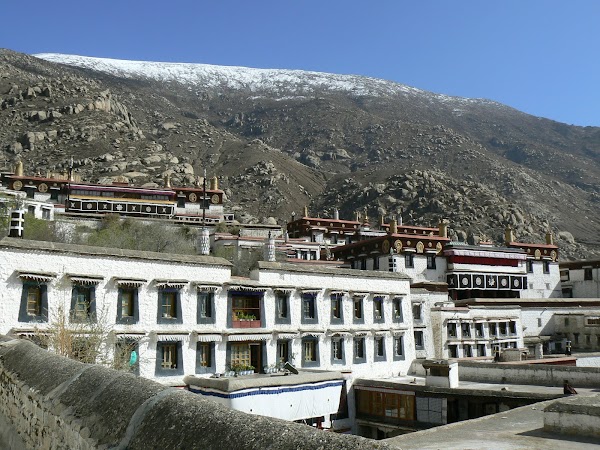 Obiective turistice Tibet: manastirea Drepung.JPG