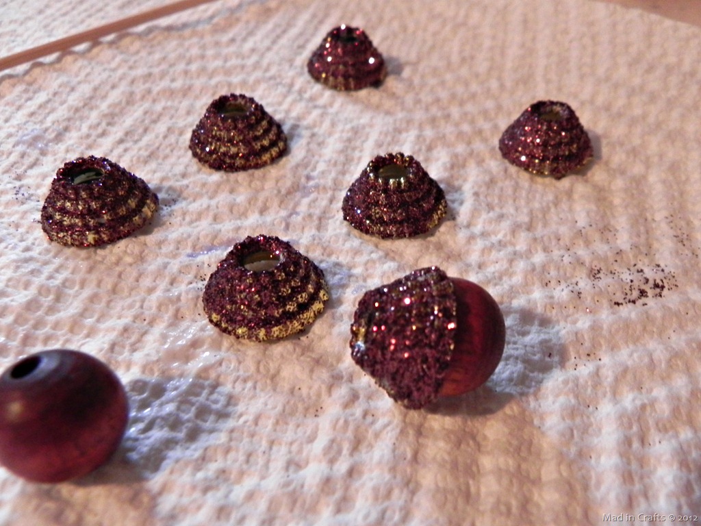 [glue-the-bead-into-the-cap3.jpg]