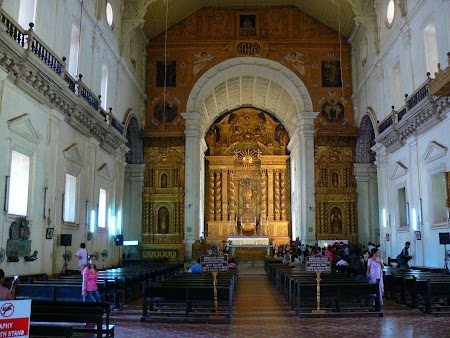47. Interior catedrala Old Goa.JPG