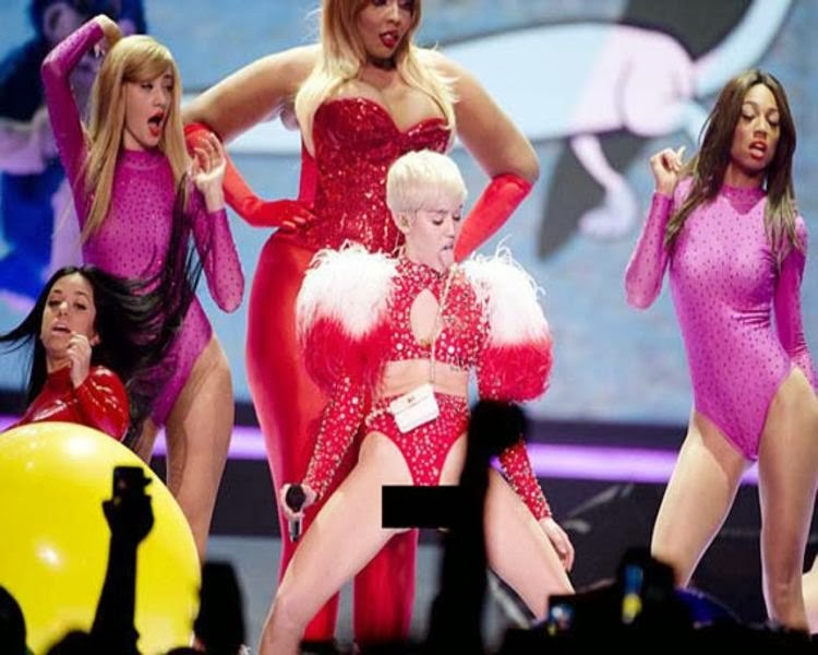 [Miley%2520Cyrus%25202014%2520Bangerz%2520Tour%2520Weird%2520Photos%2520%25282%2529%255B5%255D.jpg]
