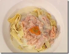 Tagliatelle di crepes al salmone affumicato con burro bianco