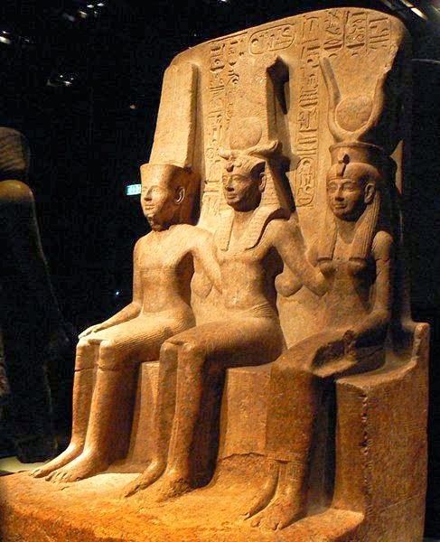 [museo%2520egizio%2520torino%2520Triad_of_Ramesses_II_with_Amun_and_Mut%255B4%255D.jpg]