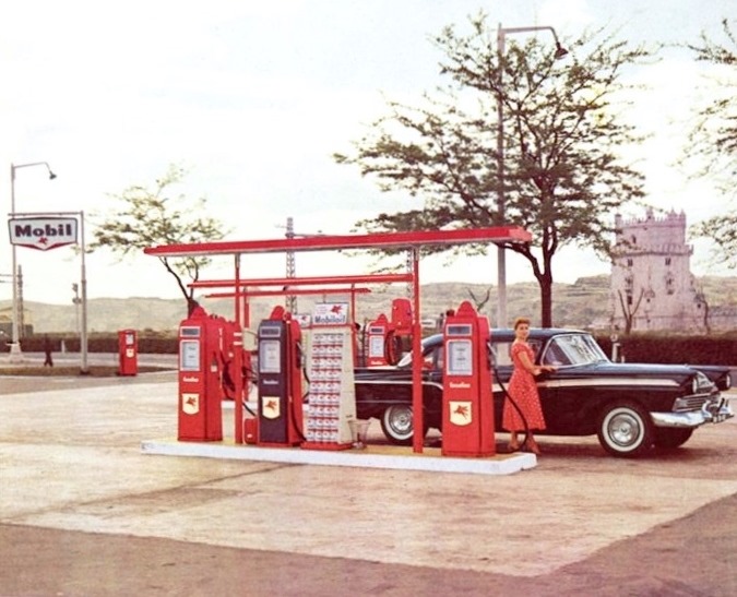 [Bombas-de-Gasolina-Mobil-1957-Belm1%255B1%255D.jpg]