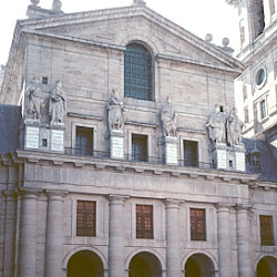 13.- Juan de Herrera. Fachada de El Escorial
