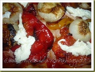 Pizza con prosciutto cotto, peperoni e cipolline (9)