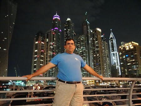  Dubai Marina noaptea