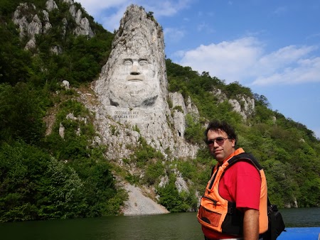 Croaziera pe Dunare:. Statuia lui Decebal